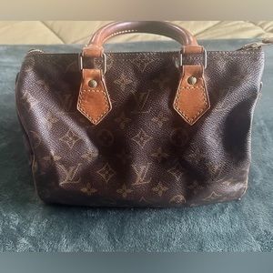 Louis Vuitton Speedy 25 Monogram Authentic
